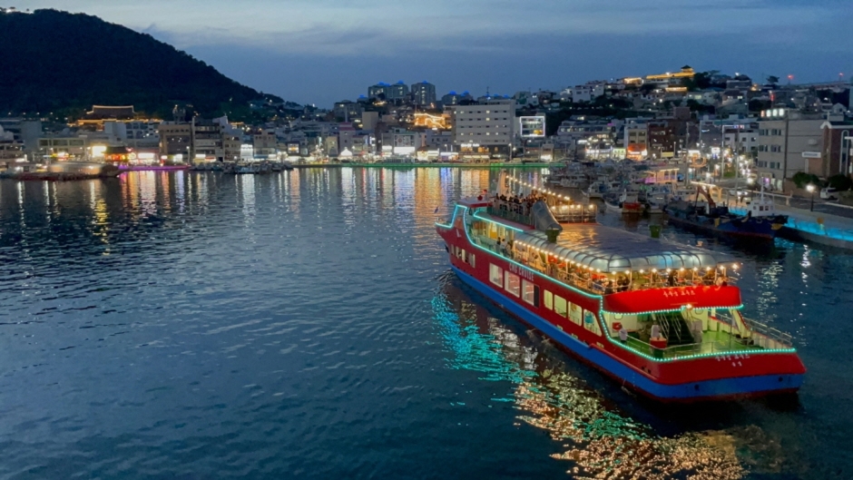 Chungmugong Night Cruise (충무공유람선별빛투어) Chungmugong Night Cruise (충무공유람선별빛투어)
